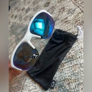 NWOT Oakley Flak Beta Sunglasses - Sapphire/White